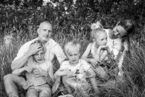 Familiefotografering, sorthvid redigering, Anette Mølholm Fotografi, Børn og Familie